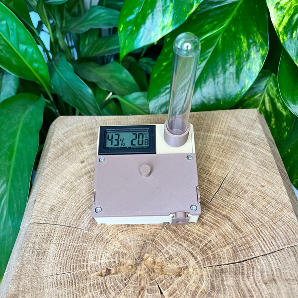 Nid 80x80 avec capteur et système d'hydratation - Design Moderne La Petite Fourmi